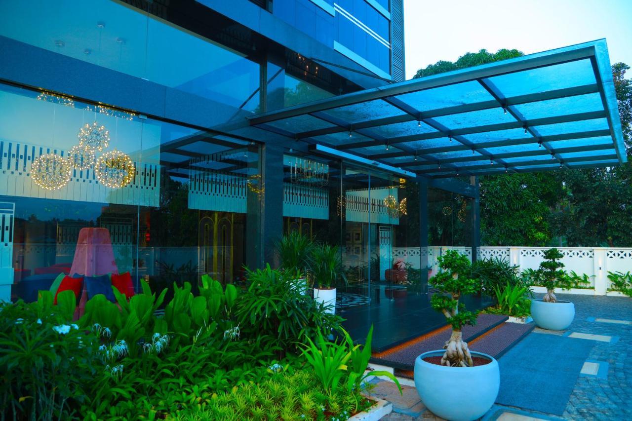 Noah Sky Suites Kochi Esterno foto