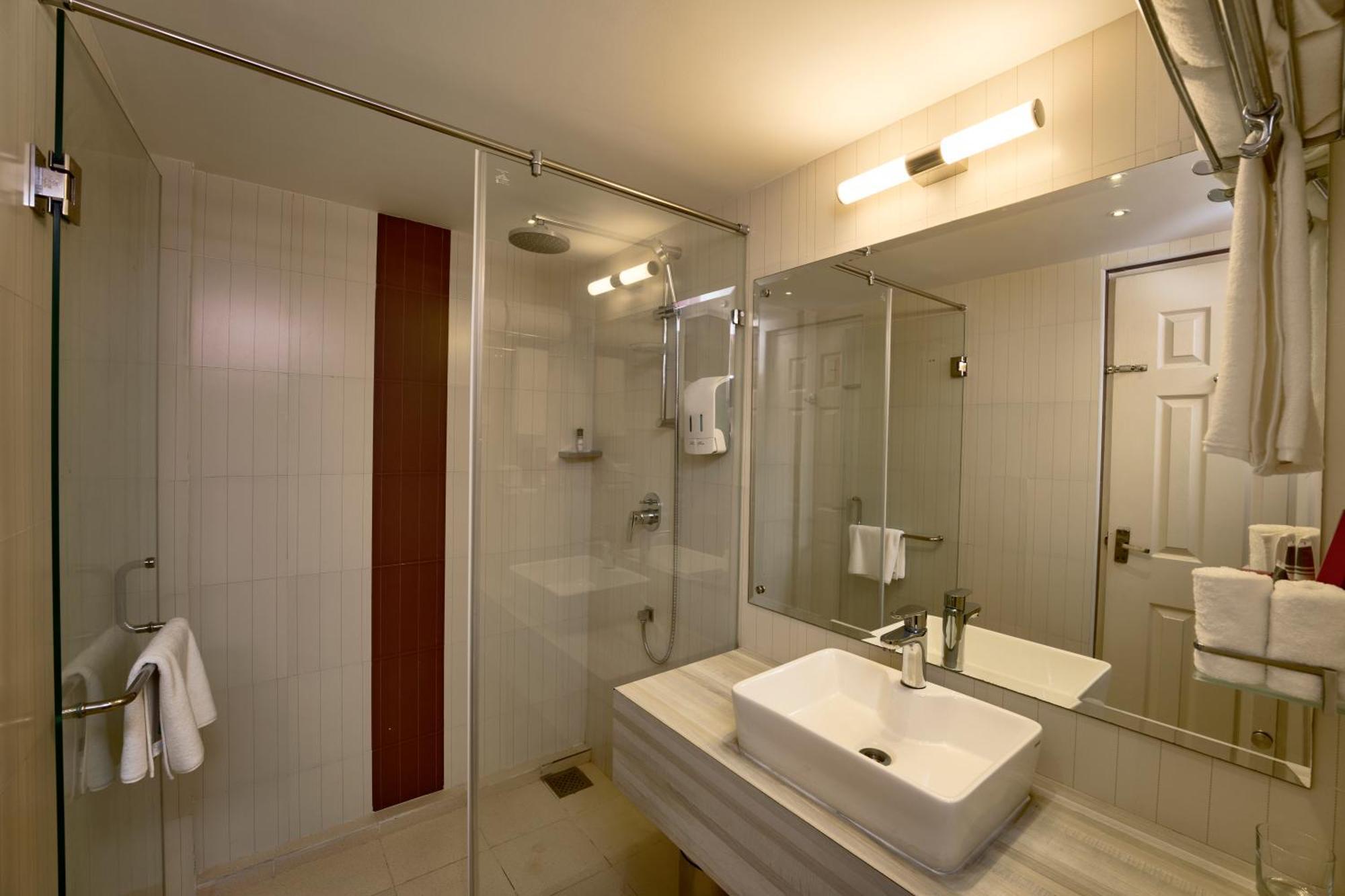 Noah Sky Suites Kochi Esterno foto