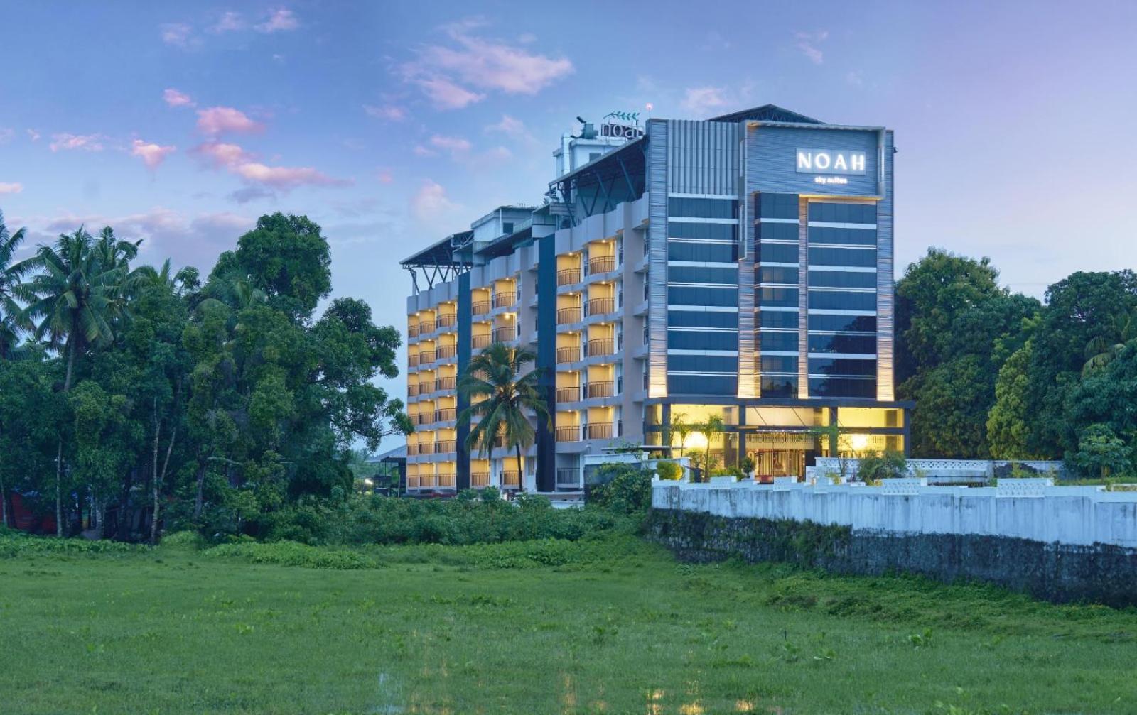 Noah Sky Suites Kochi Esterno foto